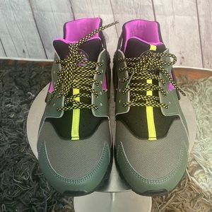 NIKE AIR HUARACHE RUNS SU RIVER BRIGHT CACTUS BLACK GRAY PURPLE SNEAKERS